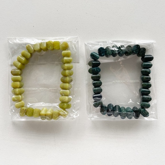 Two Stunning Square Beaded Stretch Style Bracelets Green New - Picture 3 of 8